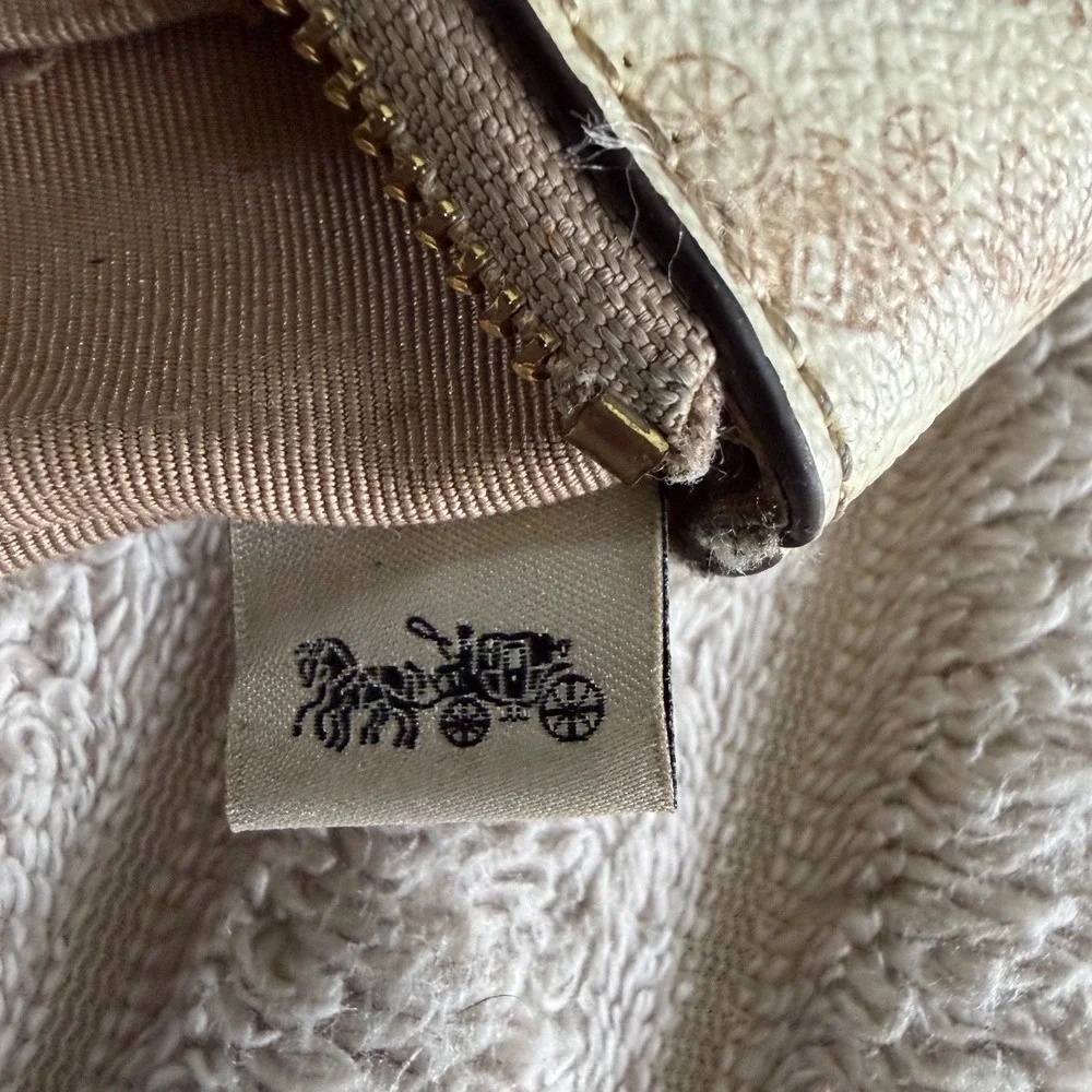 Coach Corner Zip Wristlet Horse and Carriage Print Cream Tan C4466